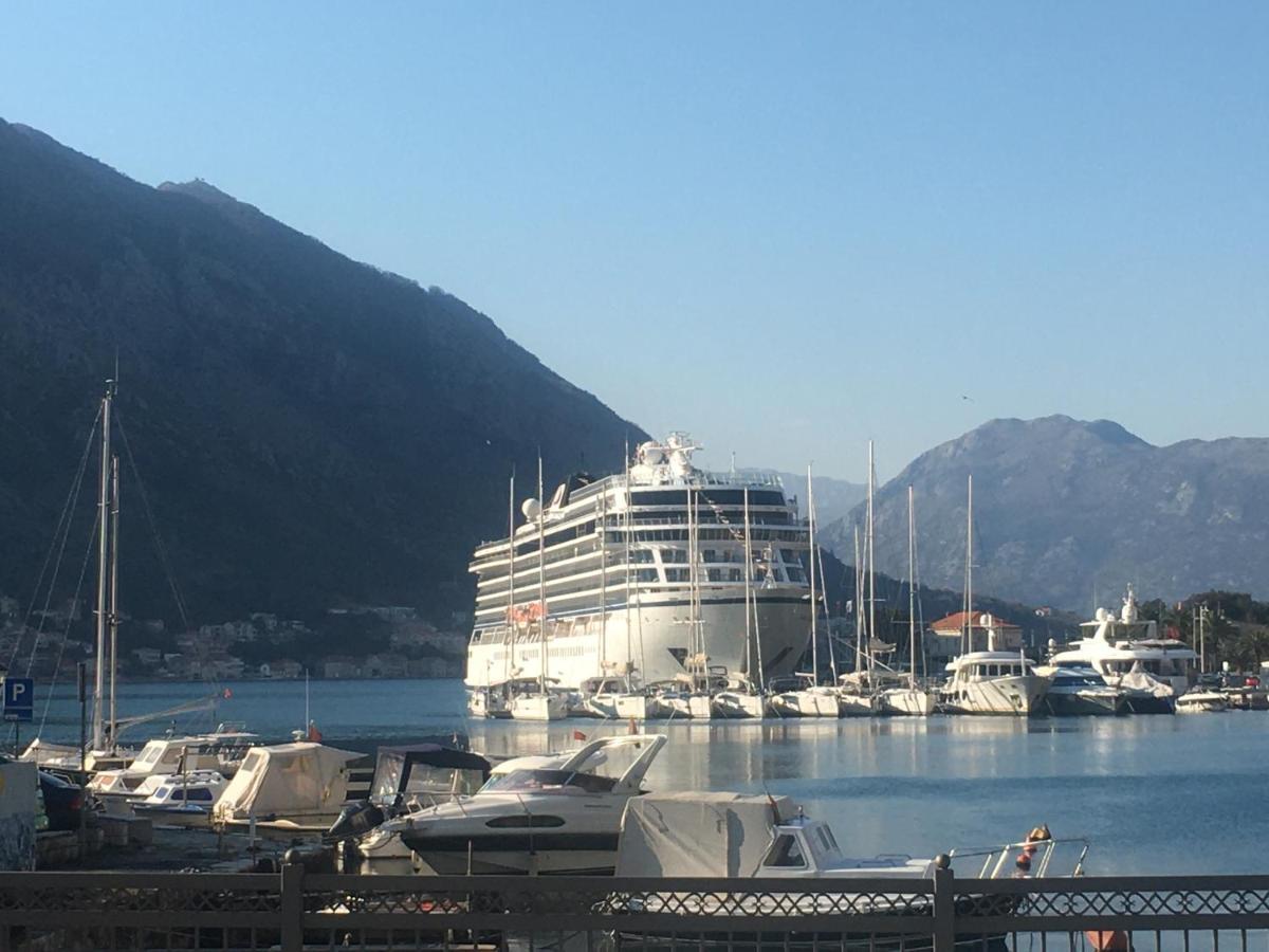 Art House 001 Hotel Kotor Exterior foto