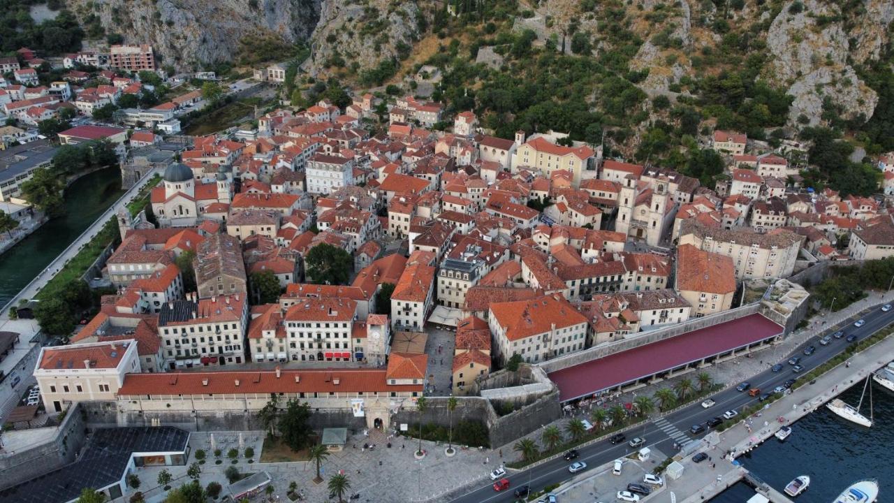 Art House 001 Hotel Kotor Exterior foto
