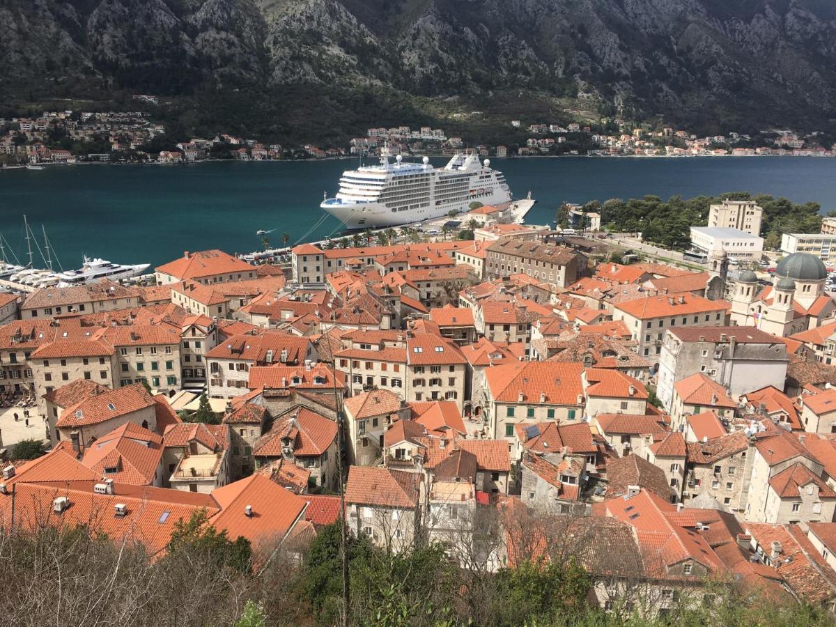Art House 001 Hotel Kotor Exterior foto